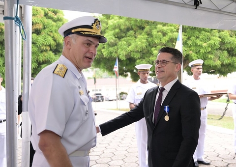 David Almeida recebe medalha 'Amigo da Marinha'