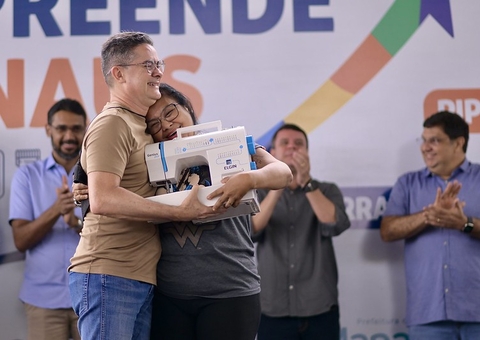 Prefeitura entrega máquinas de costura na 1ª etapa do programa 'Empreende Manaus'