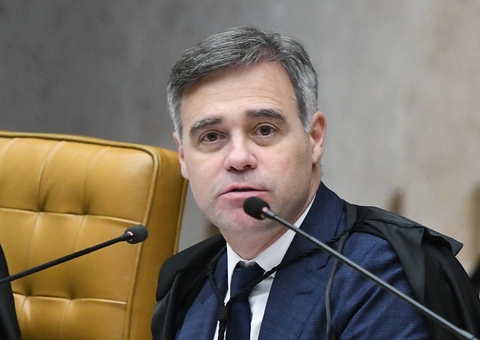 André Mendonça pede vista em ação sobre pagamento de precatórios até 2026