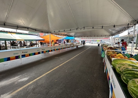 Feira itinerante é entregue em Manaus com 60 novas bancas padronizadas