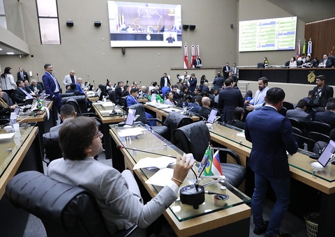 Deputados rejeitam estado laico e aprovam uso de escolas públicas por igrejas no Amazonas