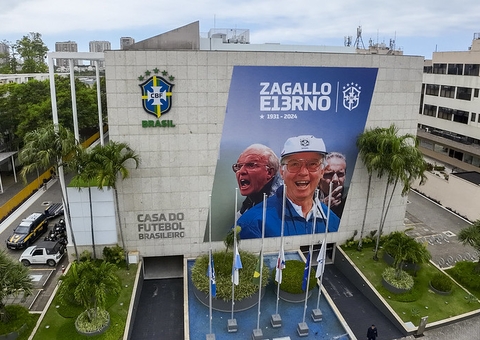 Zagallo é velado na CBF ao lado de sua estátua de cera e das taças das Copa
