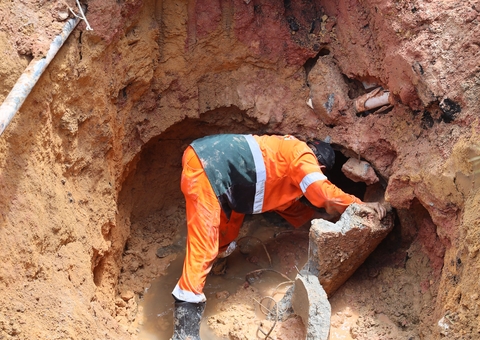 Campos Sales recebe obra emergencial onde cratera abriu