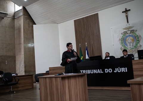 Homem é condenado por matar tia com 10 facadas e ferir prima no Zumbi