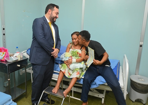 Noiva entra em trabalho de parto e casamento acontece em maternidade no Amazonas