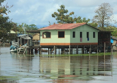 Rio Amazonas ultrapassa recorde e começa a engolir ilha de Parintins