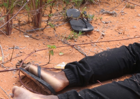 Com olhos vendados, homem é achado morto em lixão de Manaus