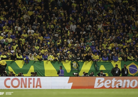 Torcedores sofrem golpes em ingressos de jogo entre Brasil e Paraguai