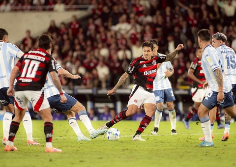 Com gol no fim, Flamengo vence Racing e abre vantagem na semifinal da Libertadores