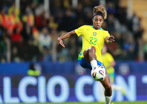 Brasil abre placar com gol de Luane em amistoso contra a Itália