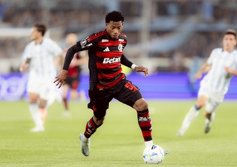 Árbitro justifica expulsão de Plata, do Flamengo: 'Golpe nas genitálias'