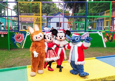 Manaus reabre "Cidade da Criança" e anuncia praça molhada e creche