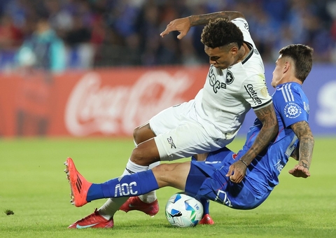 Botafogo desperdiça chances e cai para o Universidad de Chile