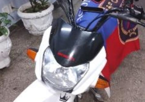 Homem é preso com moto sem placa e celulares roubados em Manaus