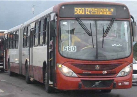 Passageiro é baleado durante assalto a ônibus da linha 560 em Manaus