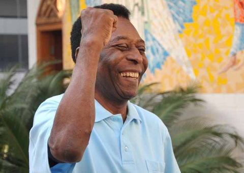 Pelé recebe alta após internação para tratamento de tumor