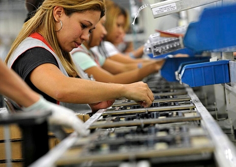 Curso na Nilton Lins debate segurança, trabalho e direitos das mulheres