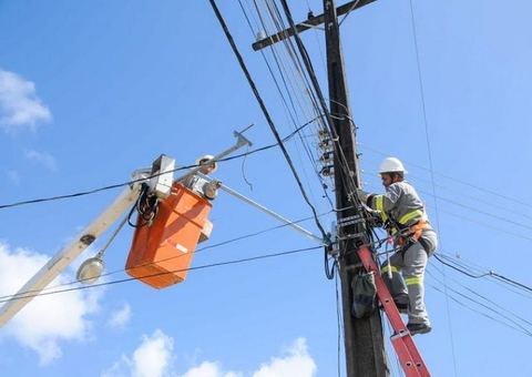 Oito bairros de Manaus ficam sem energia neste domingo 