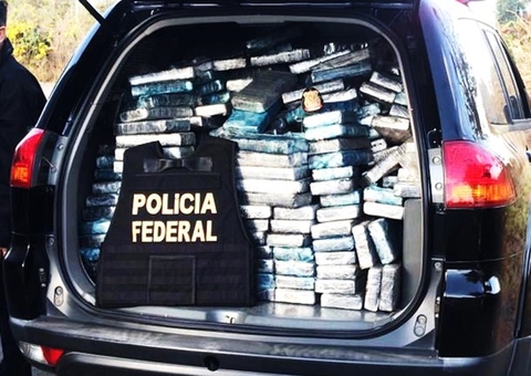 PF apreende 360kg de drogas em fundo falso de caminhão