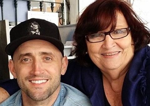 Mãe de Paulo Gustavo faz 1º post após morte do filho: ‘usem máscara’