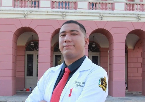 Manifestação pede justiça por morte de enfermeiro arrastado por micro-ônibus em Manaus