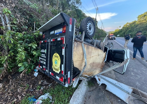 Carro do IML que trazia corpo de PF capota durante acidente na BR-174