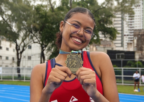 Atleta revelada na Vila Olímpica se destaca no salto em altura e mira Seleção Brasileira