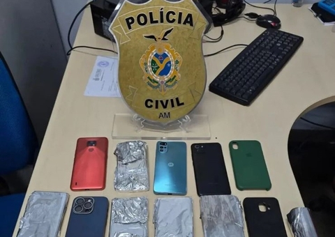Suspeitos presos com celulares roubados tinham ‘truque’ para evitar rastreamento em Manaus