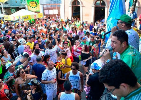 Leis de Roberto Cidade fortalecem segurança de crianças e mulheres no Carnaval