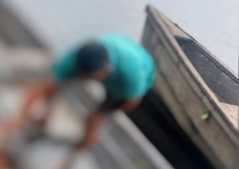 Jovem é achado morto em rio com facadas no olho e no pescoço em Amaturá