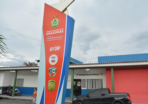 Suspeitos de roubo caem do telhado durante fuga e são presos em Manaus