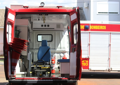 Homem fica com vassoura cravada no ânus em acidente no banheiro