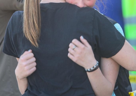 Menina do 6ª ano atira em 3 pessoas em escola e é desarmada por professora