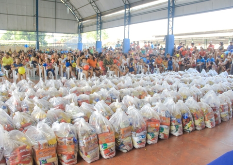 Comunidades atingidas pela seca histórica recebem ajuda humanitária em Parintins