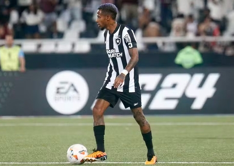 Tchê Tchê, do Botafogo, é internado com dores abdominais