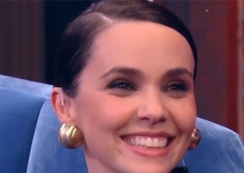 Débora Falabella surpreende ao revelar se já transou nos bastidores da Globo