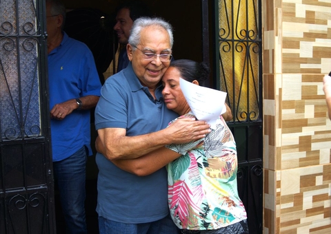 Amazonino visita bairros e diz que segurança pública preocupa o povo