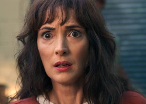 Winona Ryder volta a fazer propaganda de grife que já furtou há 20 anos