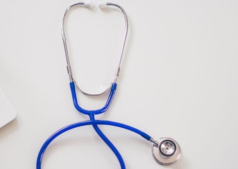 Brasil tem 10,3 mil casos e 284 mortes de Covid-19 em 24 horas