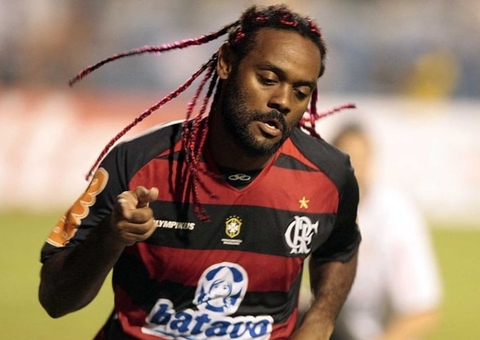 Vagner Love virou 'padrinho' de Mbappé após consulta de dirigente do Monaco