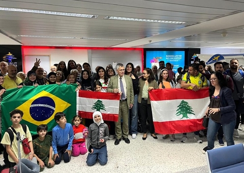 Avião da FAB decola do Líbano com 229 brasileiros resgatados