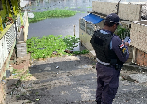 Corpo é encontrado boiando em igarapé no Educandos