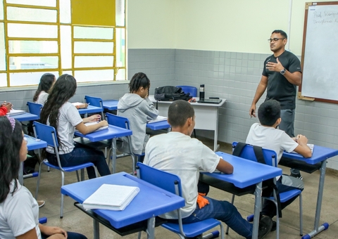 Prefeitura anuncia processo seletivo para contratação de professores em Manaus