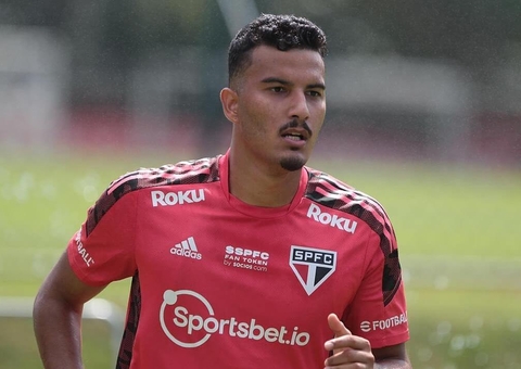 Zagueiro 'esplendoroso' do São Paulo sofre com joelho e tem futuro incerto