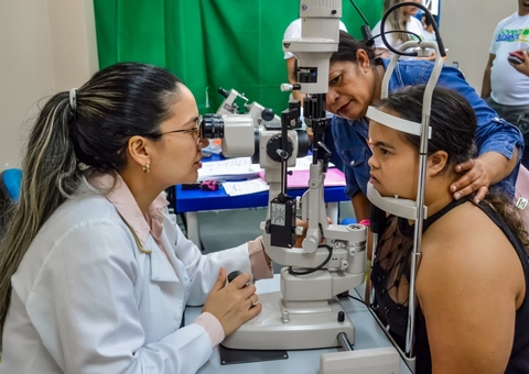 Governador lança mutirão de mais de 12 mil consultas oftalmológicas no Amazonas