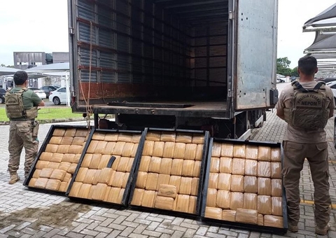 PF apreende 120 kg de drogas e carregador de fuzil que saíram de Manaus