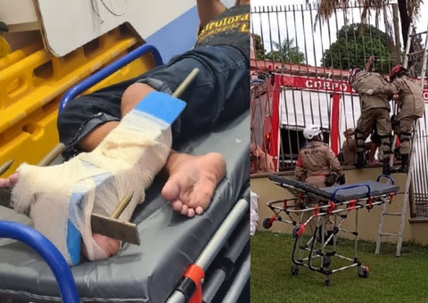 Menino tem pé atravessado por lança ao pular muro de igreja em Manaus