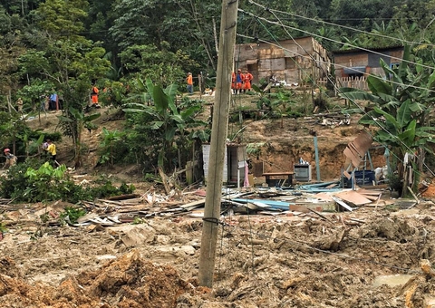 Mais de 120 casas são interditadas após deslizamento que matou 8 em Manaus
