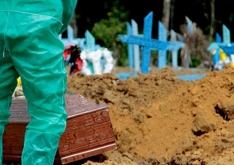 Número de mortos pela covid-19 no Brasil passa de 620 mil