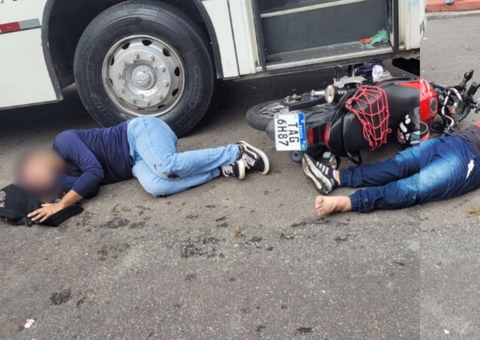 Motociclista e passageiro ficam feridos após batida com ônibus no São Jorge